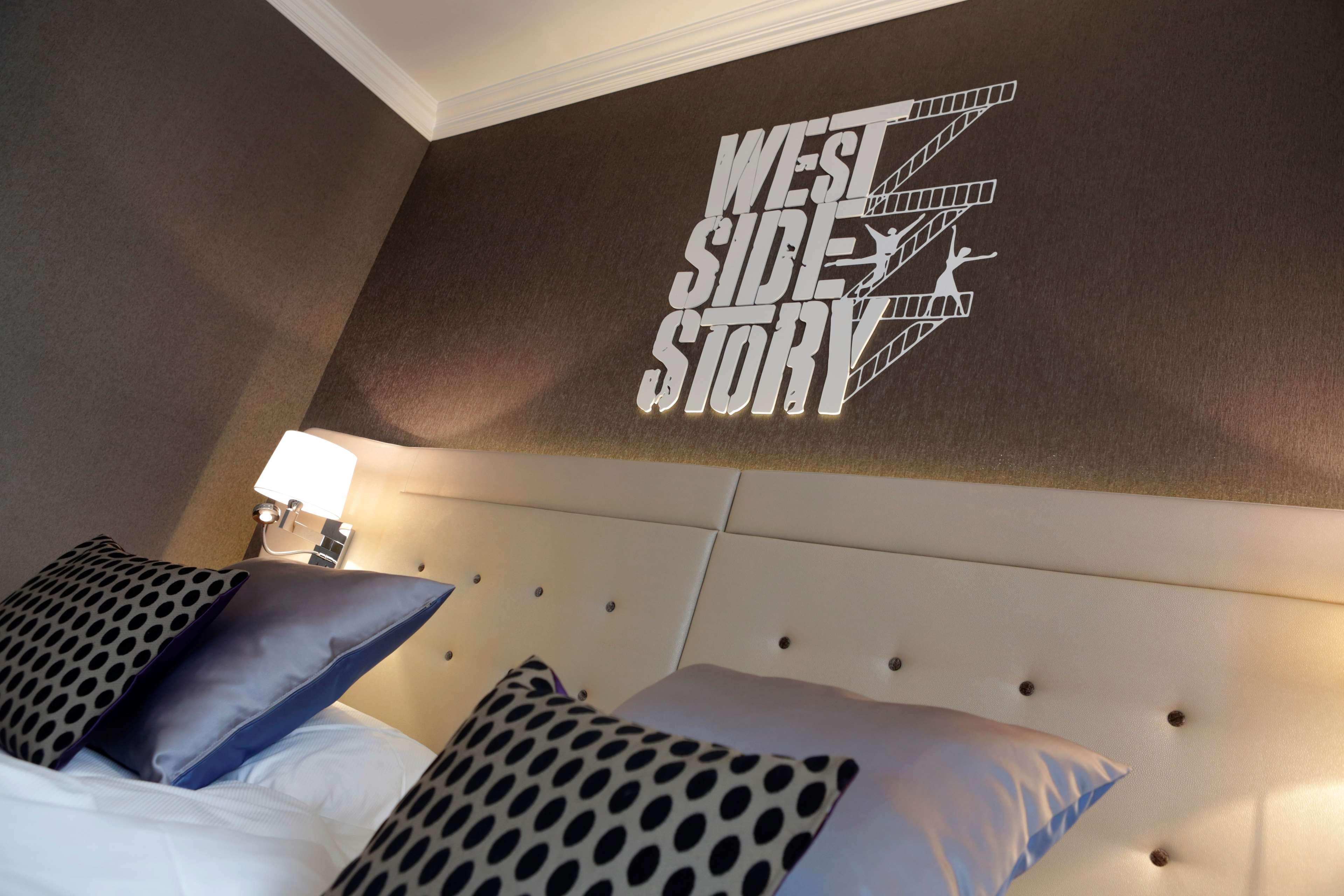 Hotel Schweizerhof Luzern Екстериор снимка West Side Story