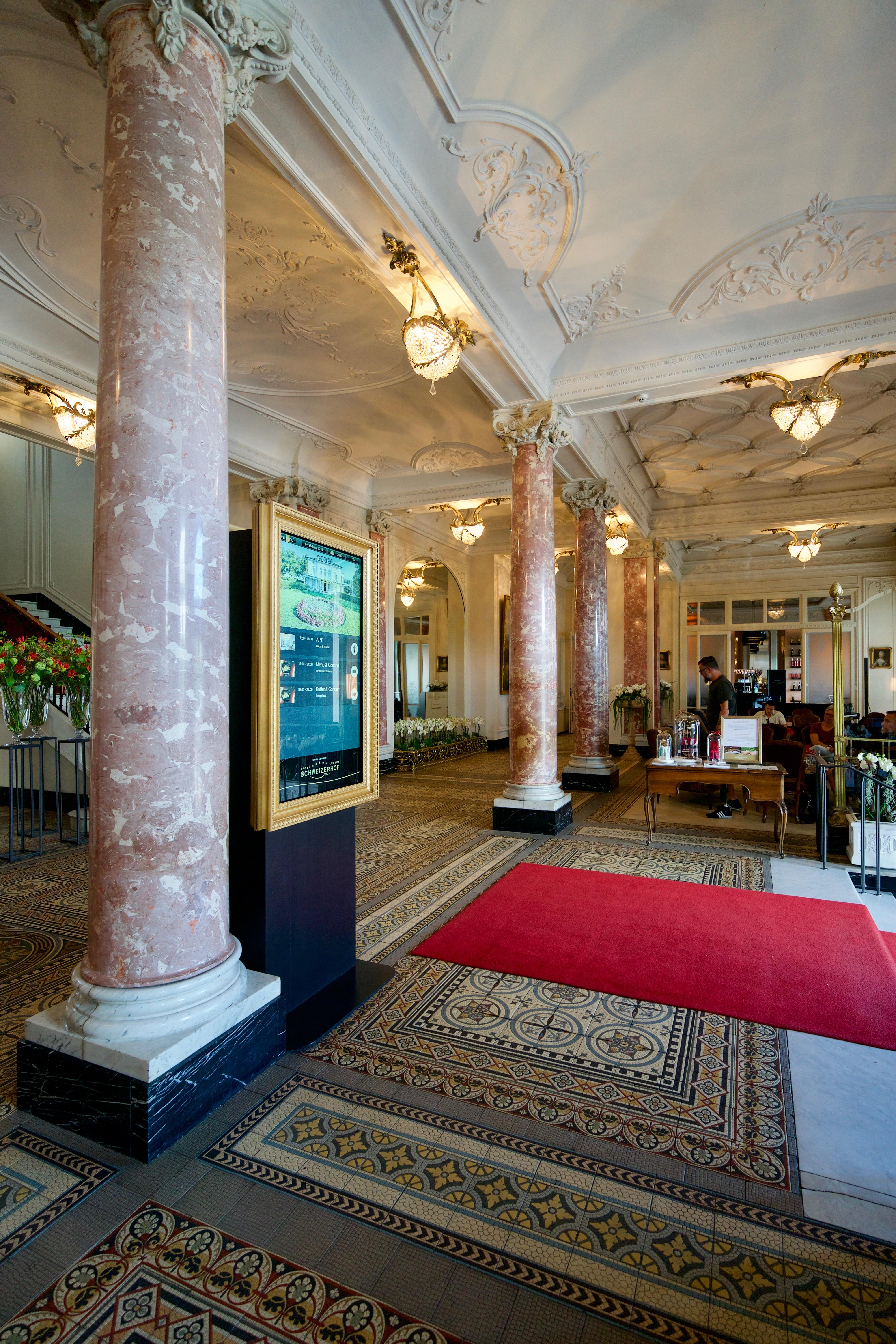 Hotel Schweizerhof Luzern Екстериор снимка The lobby of the hotel