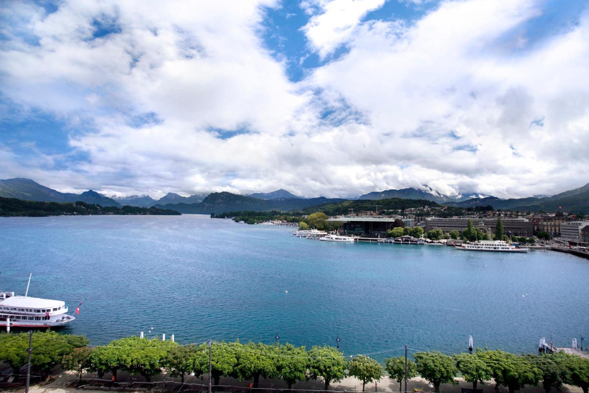 Hotel Schweizerhof Luzern Екстериор снимка Lake Biwa