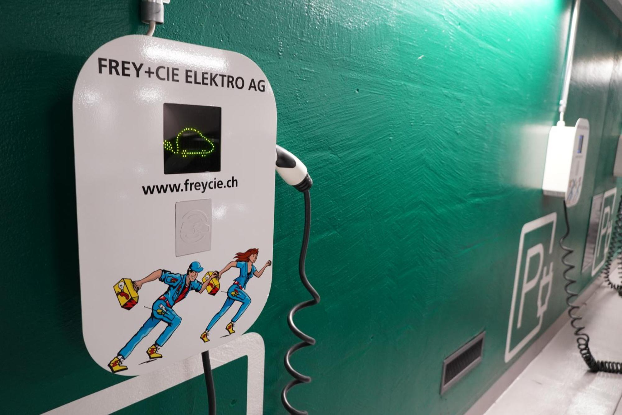 Hotel Schweizerhof Luzern Екстериор снимка A charging station for electric vehicles